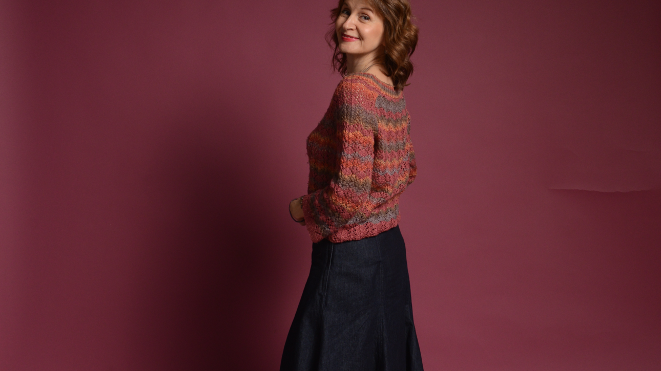 The image shows a heathered red orange knitted sweater in size M